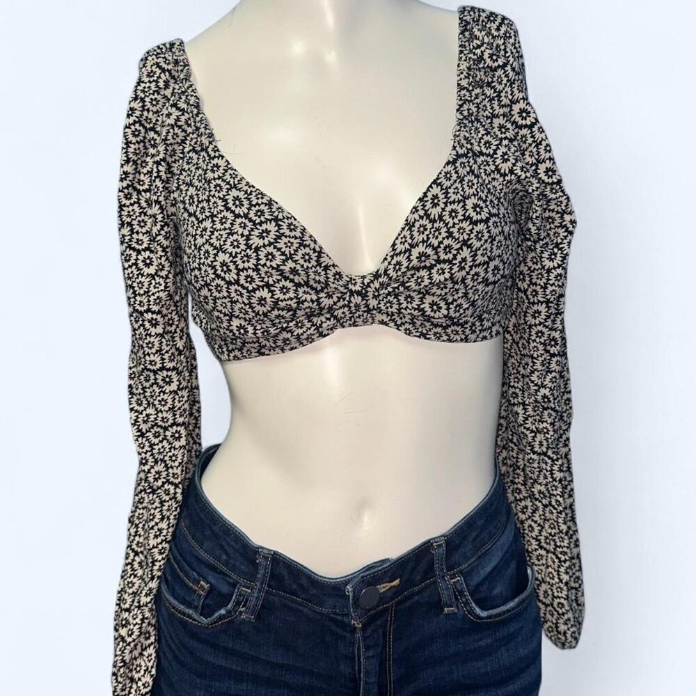 American Eagle Floral Long Sleeve Crop Top